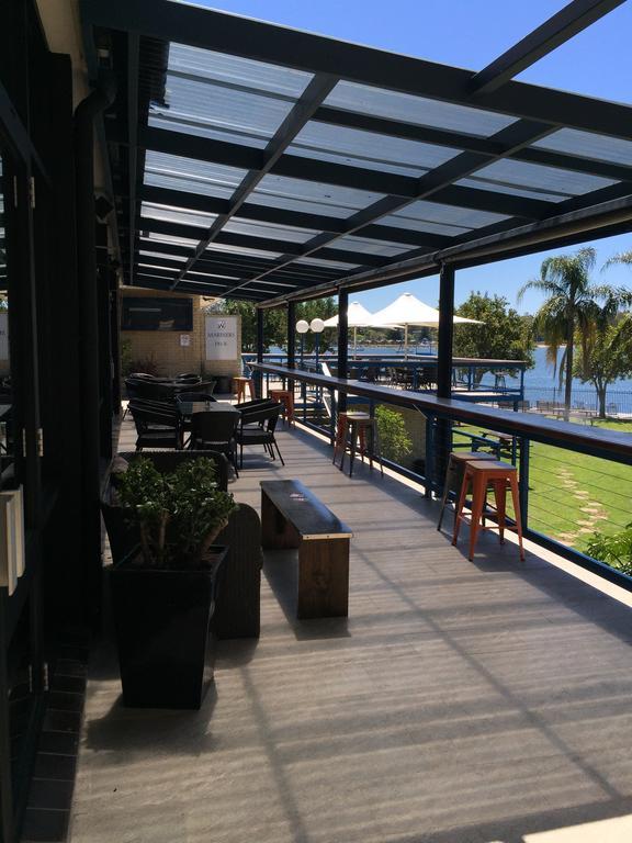 Мотель Mariners On The Waterfront Батманс-Бей Екстер'єр фото
